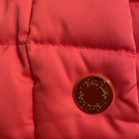 Lilly Pulitzer puffer vest - size small -down/feather filling - gold accents - Picture 3 of 8